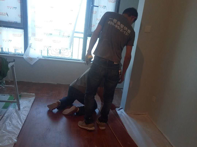 珠海pvc運動地板維修師傅哪里找,珠海實木運動地板如何保養