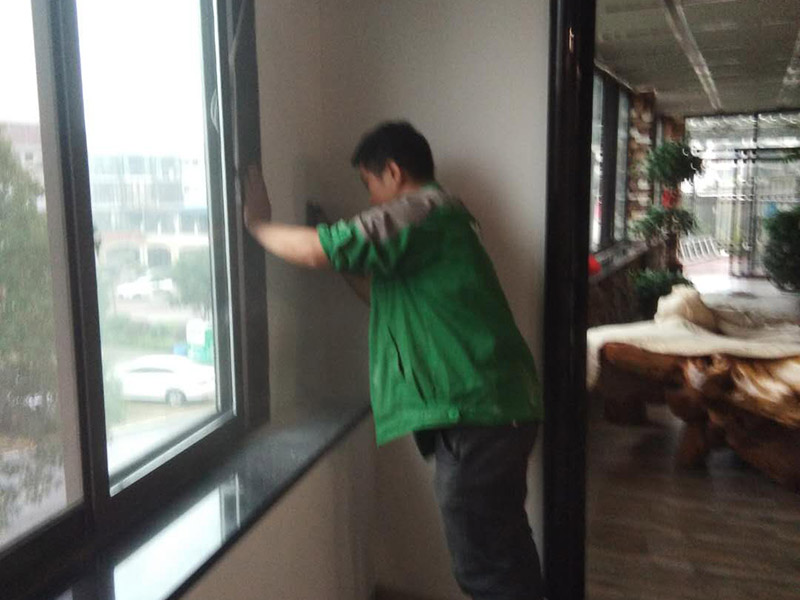 武漢墻面刷新有哪些公司好，武漢墻面刷新刮膩?zhàn)訒r(shí)要注意什么