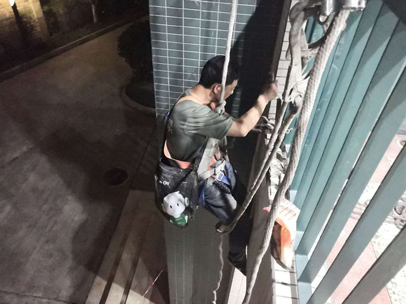 窗臺漏水用什么膠比較好？這種方法，誰